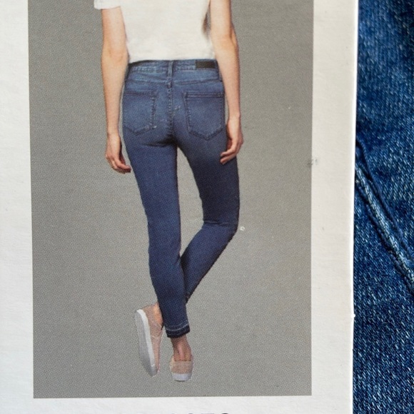 Kenneth Cole - Women's Skinny Cropped Jeans - Picture 8 of 10